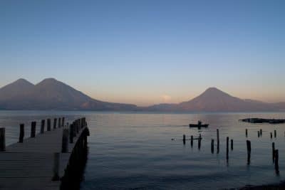 Steg im See - Atitlan See - Guatemala.